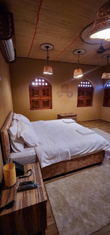 Aldar Inn Nazvá Exteriér fotografie