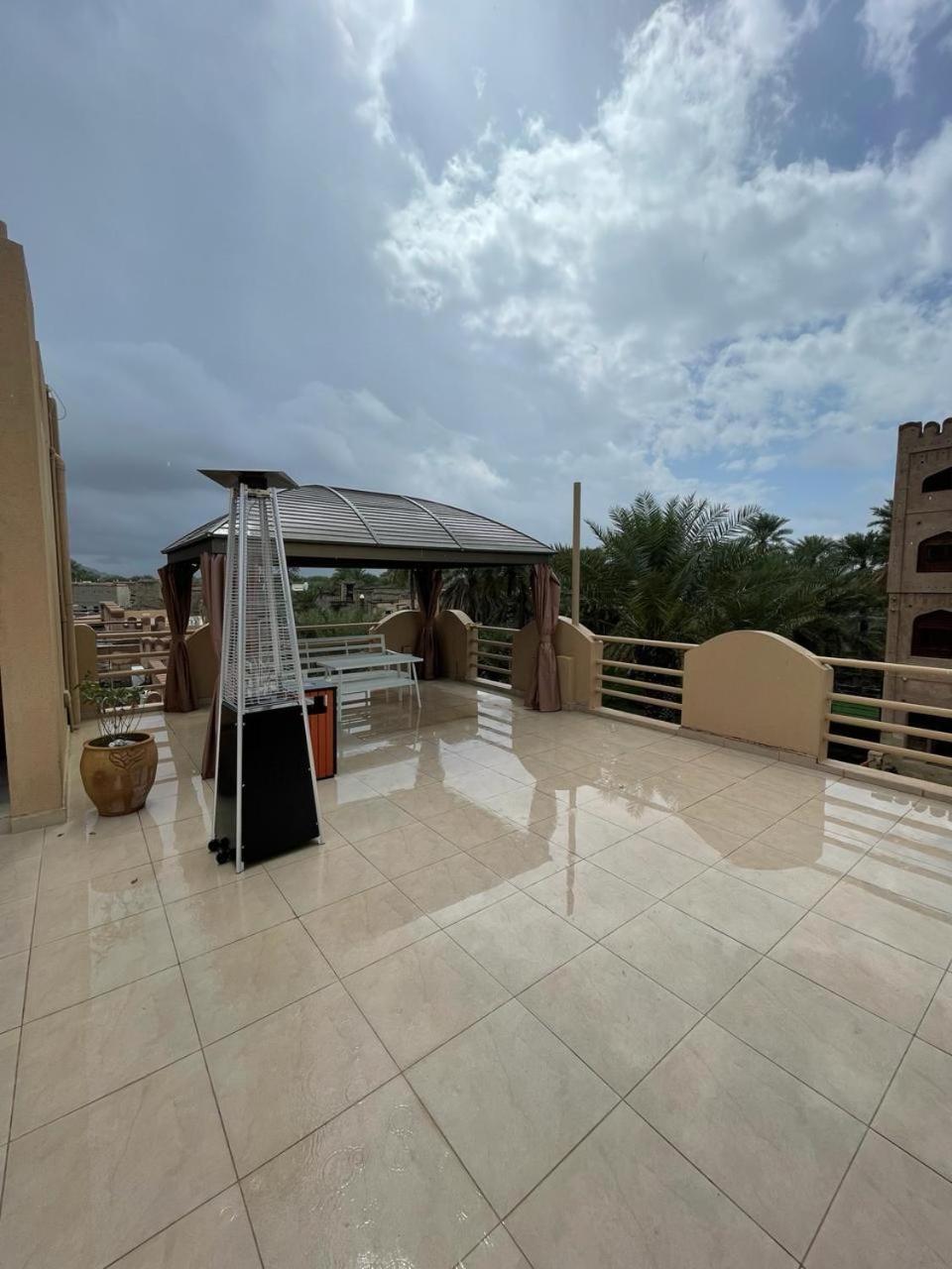 Aldar Inn Nazvá Exteriér fotografie