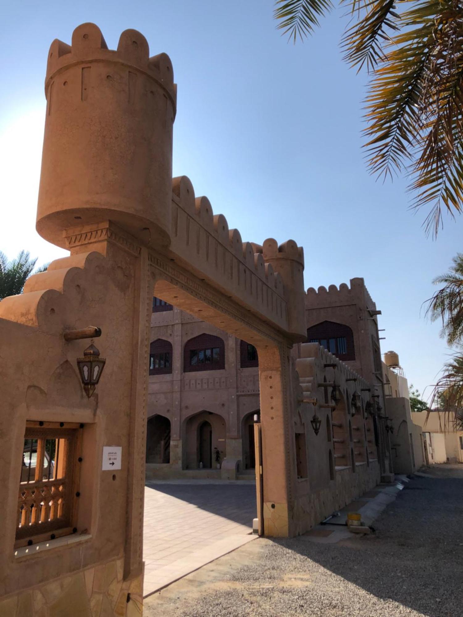 Aldar Inn Nazvá Exteriér fotografie