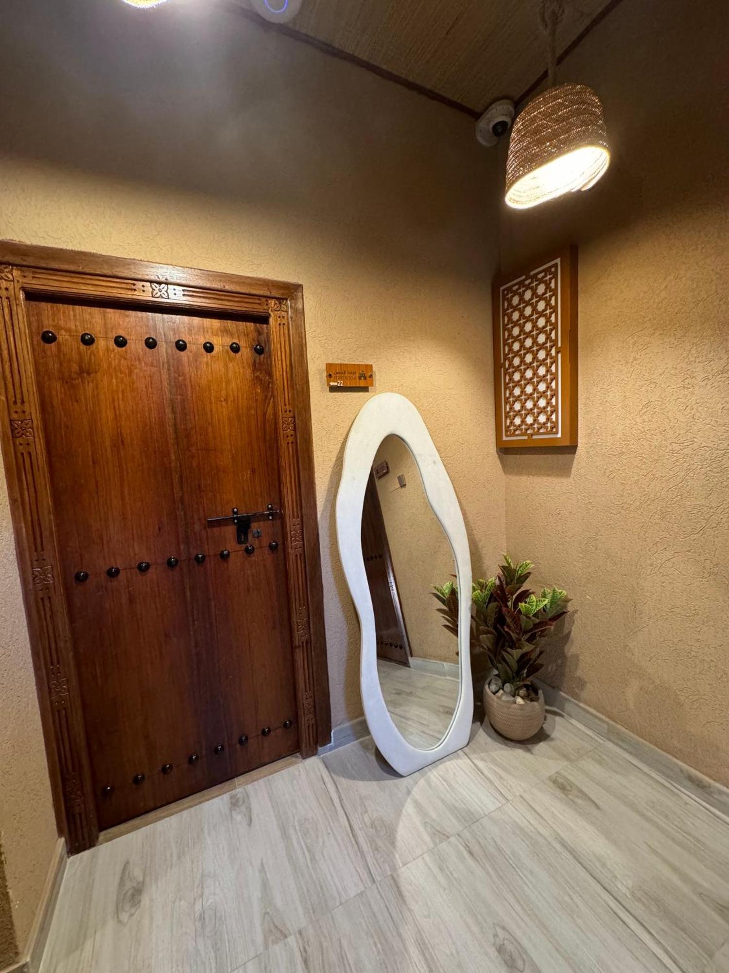 Aldar Inn Nazvá Exteriér fotografie
