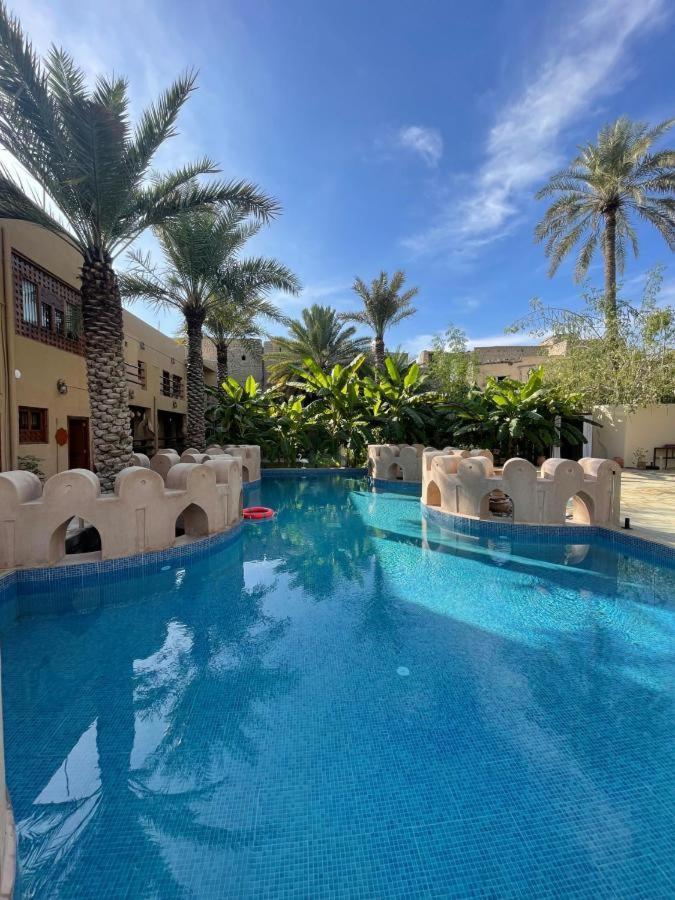 Aldar Inn Nazvá Exteriér fotografie