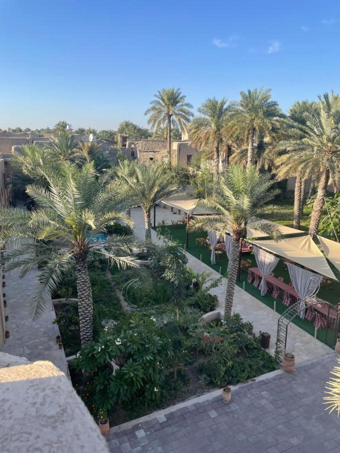 Aldar Inn Nazvá Exteriér fotografie