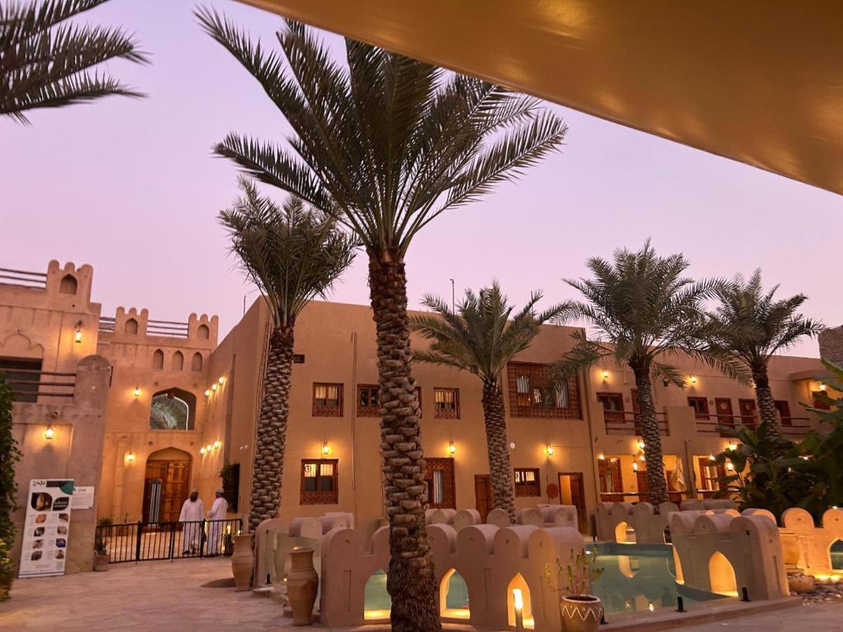 Aldar Inn Nazvá Exteriér fotografie