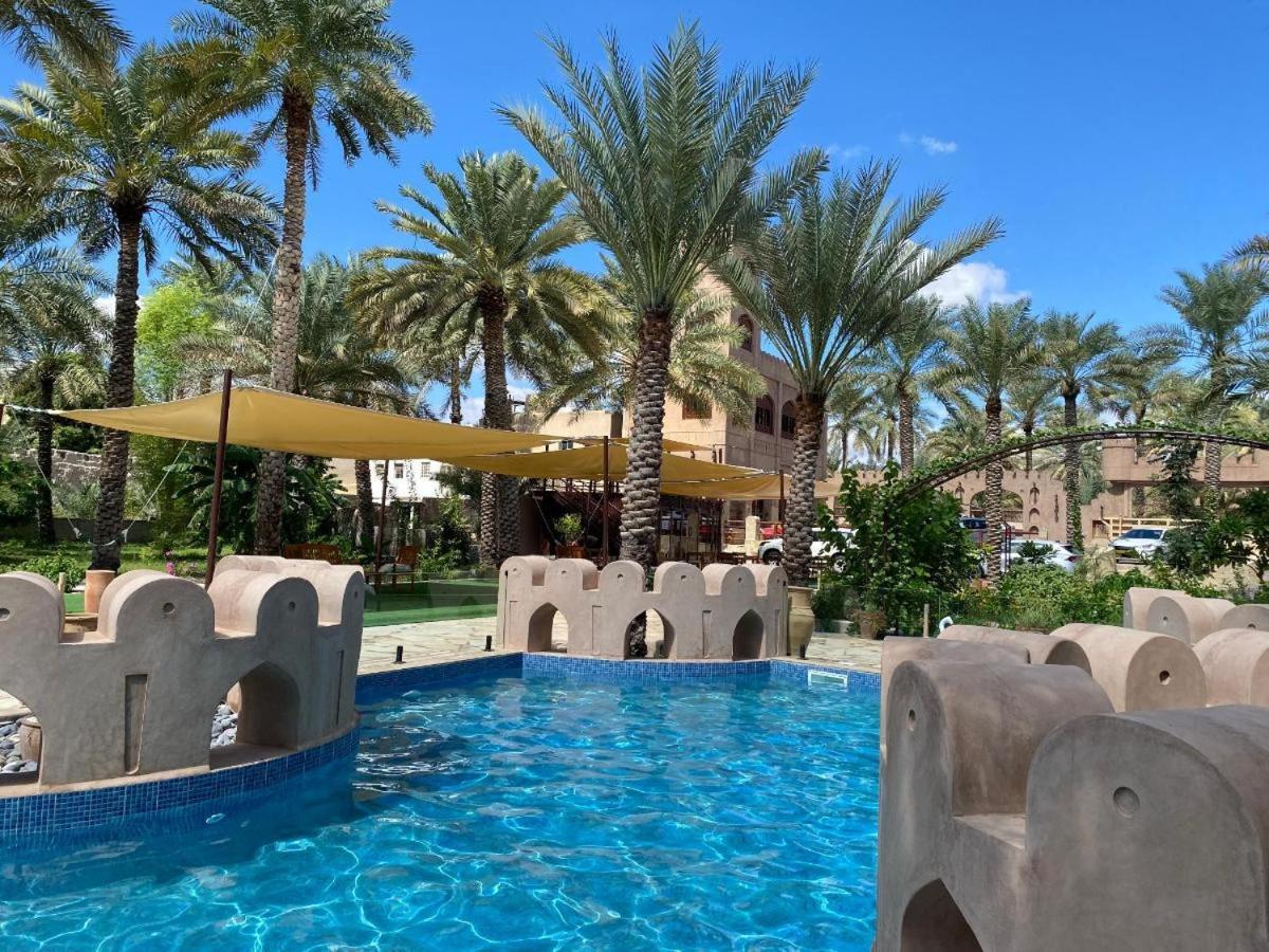 Aldar Inn Nazvá Exteriér fotografie